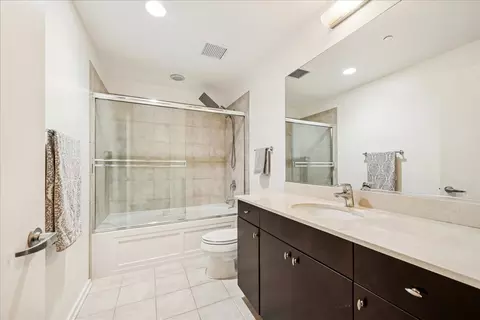 Bath - 65 E Monroe St #4317, Chicago, IL 60603 photo 1 of 1