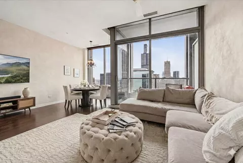 Living - 65 E Monroe St #4317, Chicago, IL 60603 photo 1 of 2