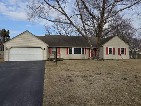 1092 Woodland Hills Rd, Batavia, IL 60510