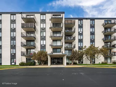 9098 W Terrace Dr #1L, Niles, IL 60714