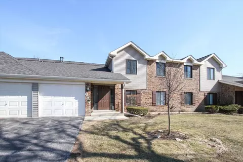 677 Cumberland Trl #2B, Roselle, IL 60172
