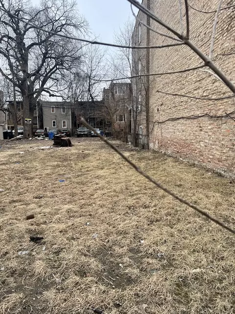 4212 W Gladys Ave, Chicago, IL 60624