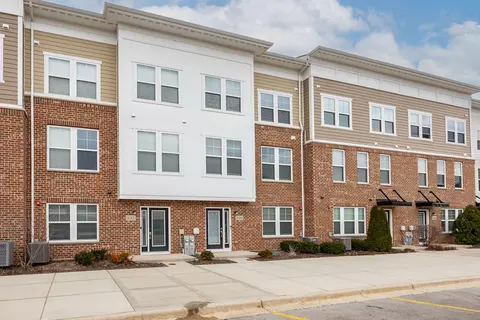 6310 Main St, Woodridge, IL 60517