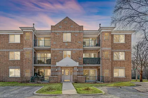5351 N East River Rd #202, Chicago, IL 60656