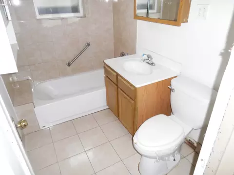 Bath - 8432 S Ada St, Chicago, IL 60620 photo 1 of 2