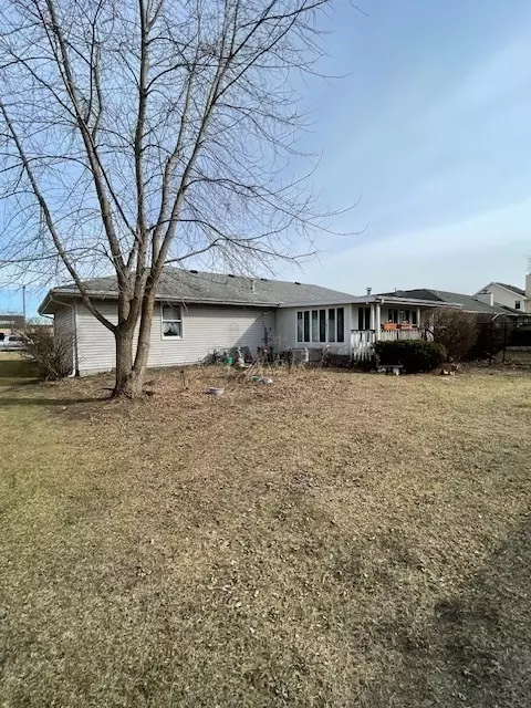 Exterior - 406 S Comet Dr, Braidwood, IL 60408 photo 4 of 6