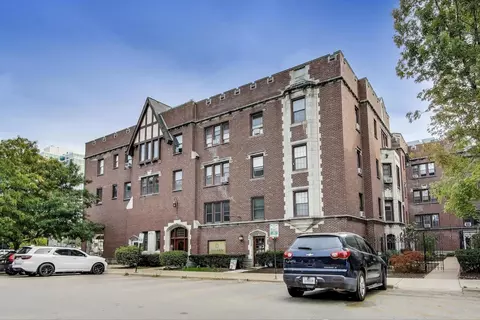 1103 Holly Ct #207, Oak Park, IL 60301