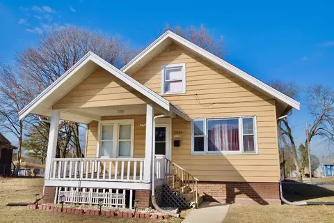 2001 School St, Rockford, IL 61101