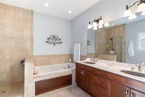Bath - 817 Regner Rd, Mchenry, IL 60051 photo 2 of 3