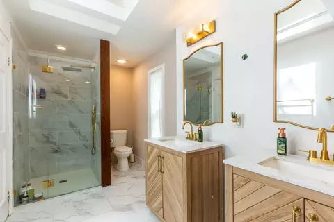 Bath - 1126 Crane Dr, Sleepy Hollow, IL 60118 photo 2 of 3