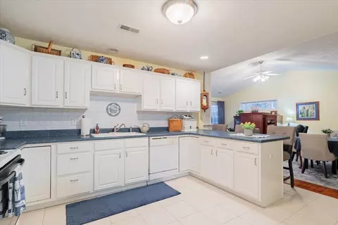 Kitchen - 16 Grape Vine Ln, Bloomington, IL 61704 photo 3 of 4