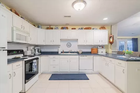 Kitchen - 16 Grape Vine Ln, Bloomington, IL 61704 photo 4 of 4