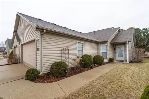 Exterior - 16 Grape Vine Ln, Bloomington, IL 61704 photo 2 of 8