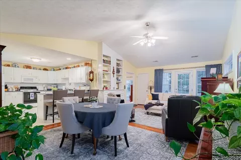 Dining - 16 Grape Vine Ln, Bloomington, IL 61704 photo 1 of 2