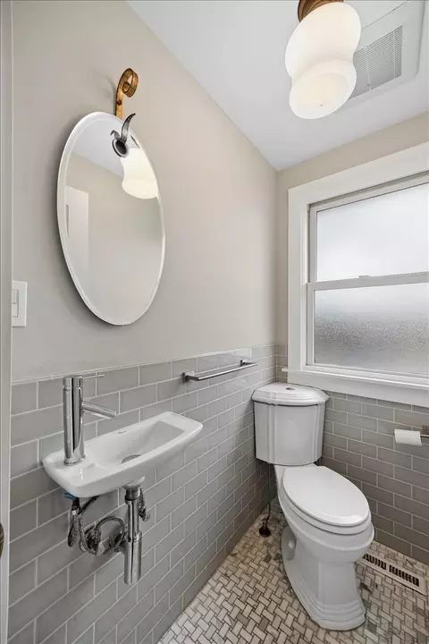 Bath - 347 Keystone Ave, River Forest, IL 60305 photo 1 of 3