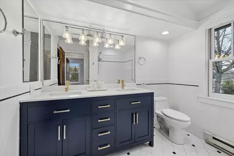 Bath - 347 Keystone Ave, River Forest, IL 60305 photo 2 of 3