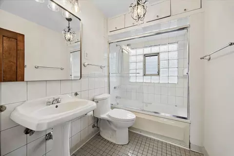 Bath - 347 Keystone Ave, River Forest, IL 60305 photo 3 of 3