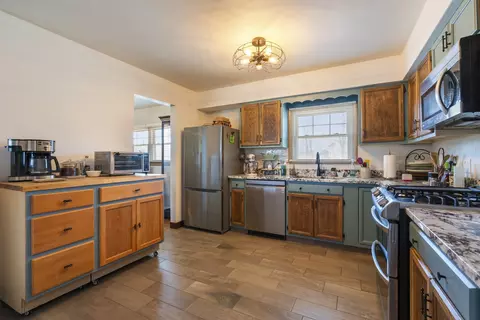 Kitchen - 345 Maricopa Ln, Hoffman Estates, IL 60169 photo 1 of 2
