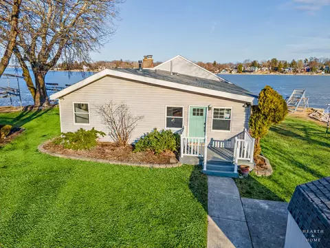 31 Lakeside Ln, Fox Lake, IL 60020