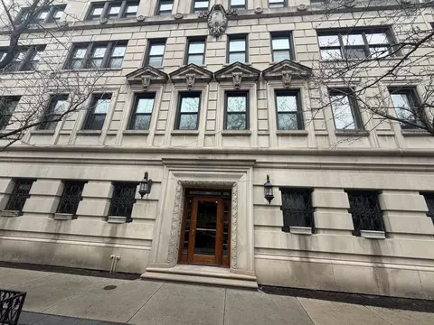 2912 N Commonwealth Ave #6A, Chicago, IL 60657