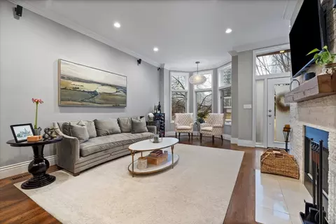 Living - 207 E 13th St, Chicago, IL 60605 photo 2 of 3