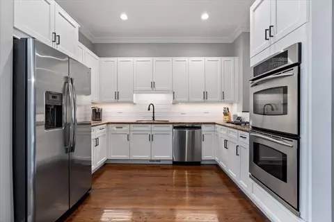 Kitchen - 207 E 13th St, Chicago, IL 60605 photo 2 of 3