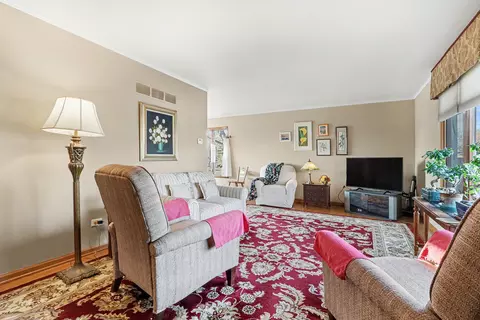 Living - Undisclosed, Oak Forest, IL 60452 photo 3 of 5
