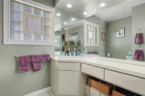Bath - Undisclosed, Oak Forest, IL 60452 photo 1 of 3