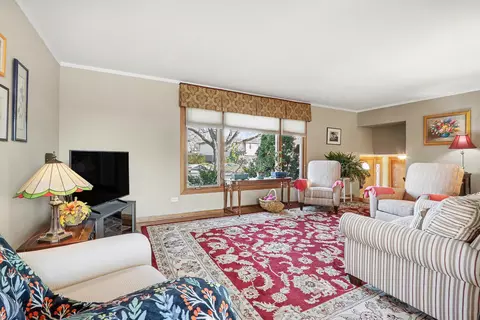Living - Undisclosed, Oak Forest, IL 60452 photo 4 of 5
