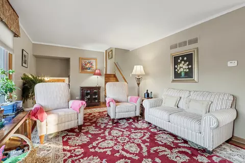 Living - Undisclosed, Oak Forest, IL 60452 photo 2 of 5