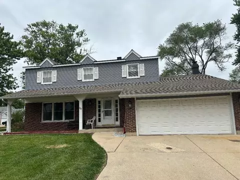 22 University Dr, Buffalo Grove, IL 60089
