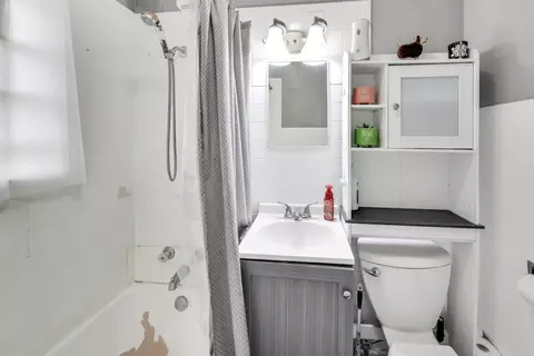 Bath - 223 Oneill St, Joliet, IL 60436 photo 1 of 2