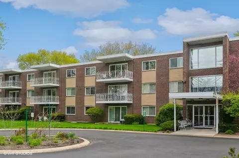 200 Deborah Ln #17A, Wheeling, IL 60090