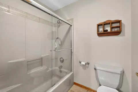 Bath - 12070 River Rd, Plano, IL 60545 photo 3 of 6