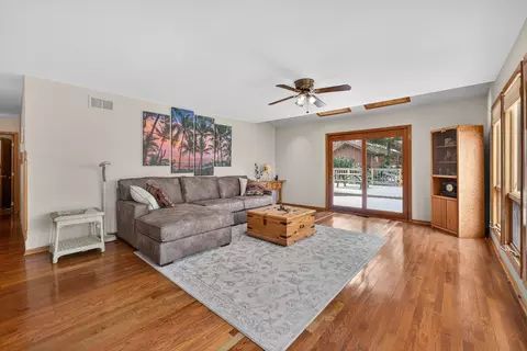 Living - 12070 River Rd, Plano, IL 60545 photo 5 of 8