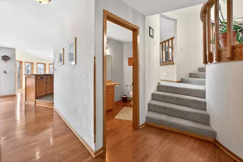 Entry Way - 12070 River Rd, Plano, IL 60545 photo 7 of 13