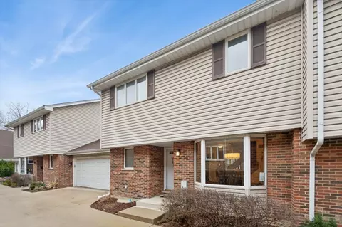 120 S Dee Rd #2, Park Ridge, IL 60068