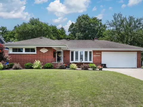 12424 S Moody Ave, Palos Heights, IL 60463