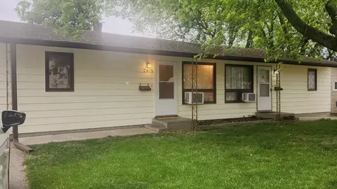 2613- 2615 Magnolia Dr, Bettendorf, IA 52722