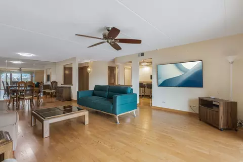 Living - 1600 E Thacker St #513, Des Plaines, IL 60016 photo 3 of 3