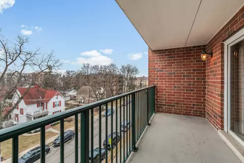 Exterior - 1600 E Thacker St #513, Des Plaines, IL 60016 photo 1 of 3