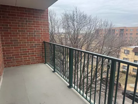 Exterior - 1600 E Thacker St #513, Des Plaines, IL 60016 photo 2 of 3