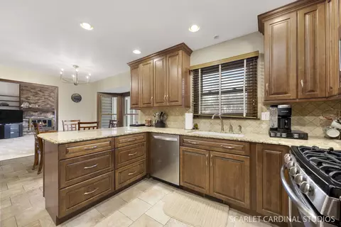 Kitchen - 191 Cassin Rd, Naperville, IL 60565 photo 3 of 4
