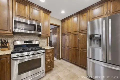 Kitchen - 191 Cassin Rd, Naperville, IL 60565 photo 2 of 4
