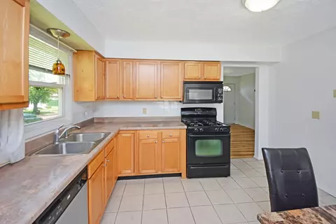 Kitchen - 107 E Division St, Bloomington, IL 61701 photo 5 of 9
