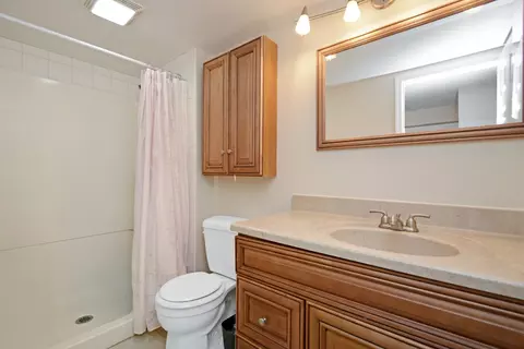 Bath - 107 E Division St, Bloomington, IL 61701 photo 2 of 3
