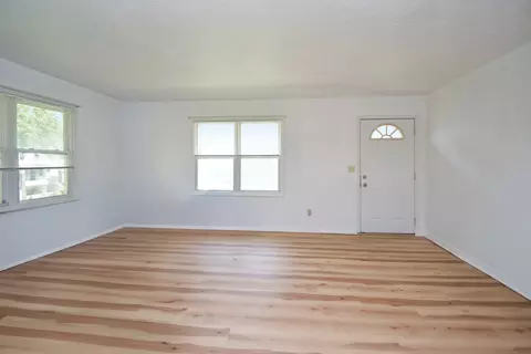 Living - 107 E Division St, Bloomington, IL 61701 photo 1 of 6