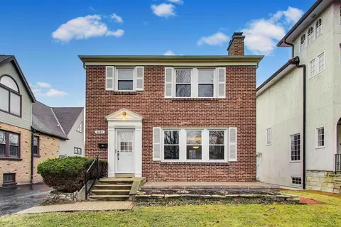 627 Pleasant Ave, Highland Park, IL 60035