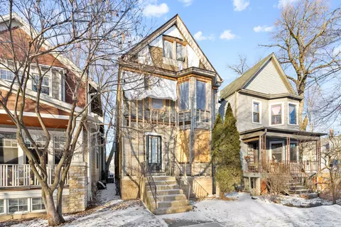 1904 W Berwyn Ave, Chicago, IL 60640
