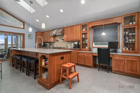 Kitchen - 5000 W Shore Dr, Mchenry, IL 60050 photo 1 of 6